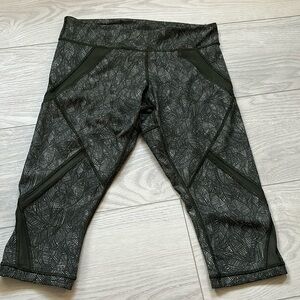 Lululemon leggings sz 8 green cropped​​​​